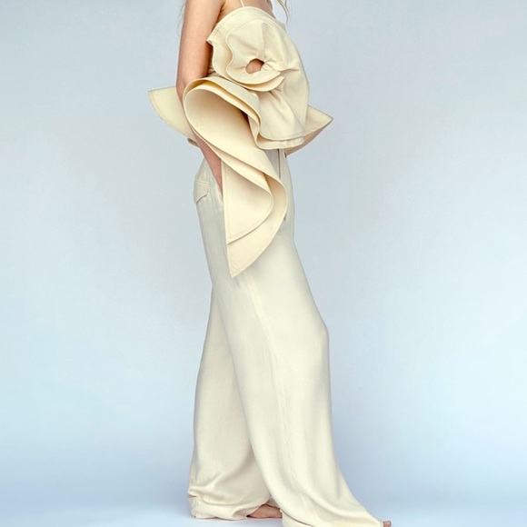 ZARA Voluminous Flower Top Sand - Picture 12 of 16